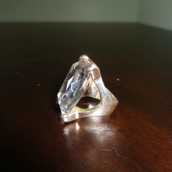 Oversized faux crystal ring- costume jewelry - Picture 5 of 9
